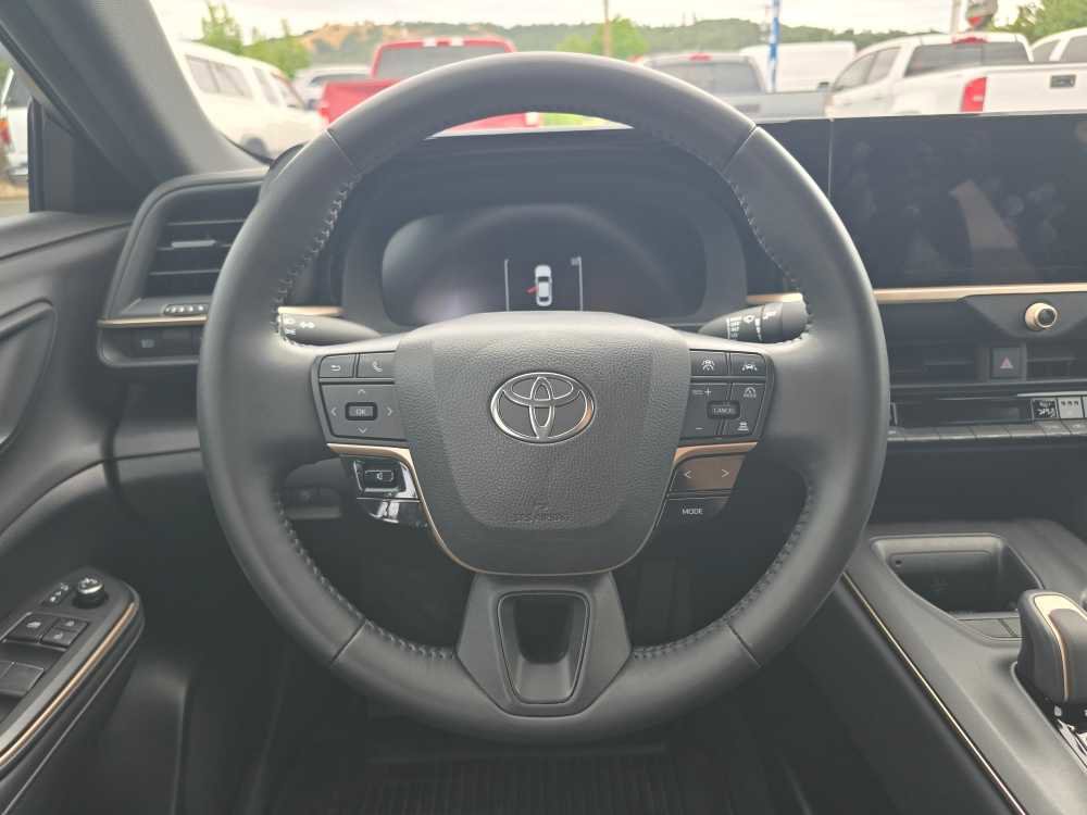 Used 2023 Toyota Crown AWD/4WD image 11