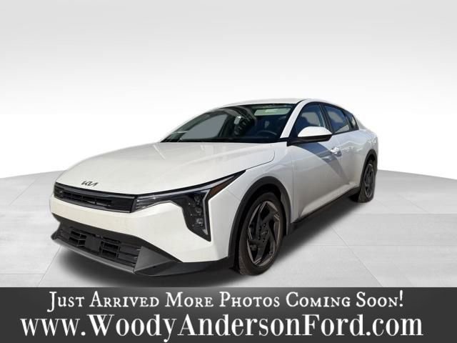 Used 2025 Kia K4 EX image 1