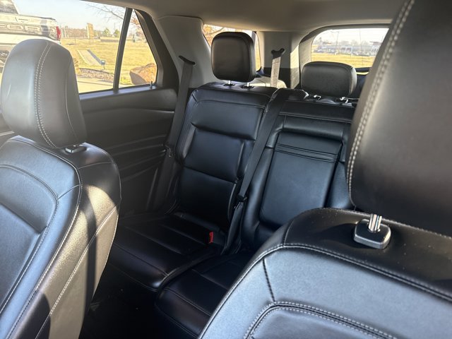 Certified 2022 Ford Explorer XLT w/ Equipment Group 202A AWD/4WD image 8