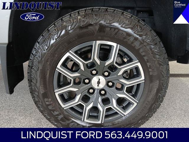 Used 2024 Chevrolet Colorado Z71 w/ Z71 Convenience Package 2 AWD/4WD image 22