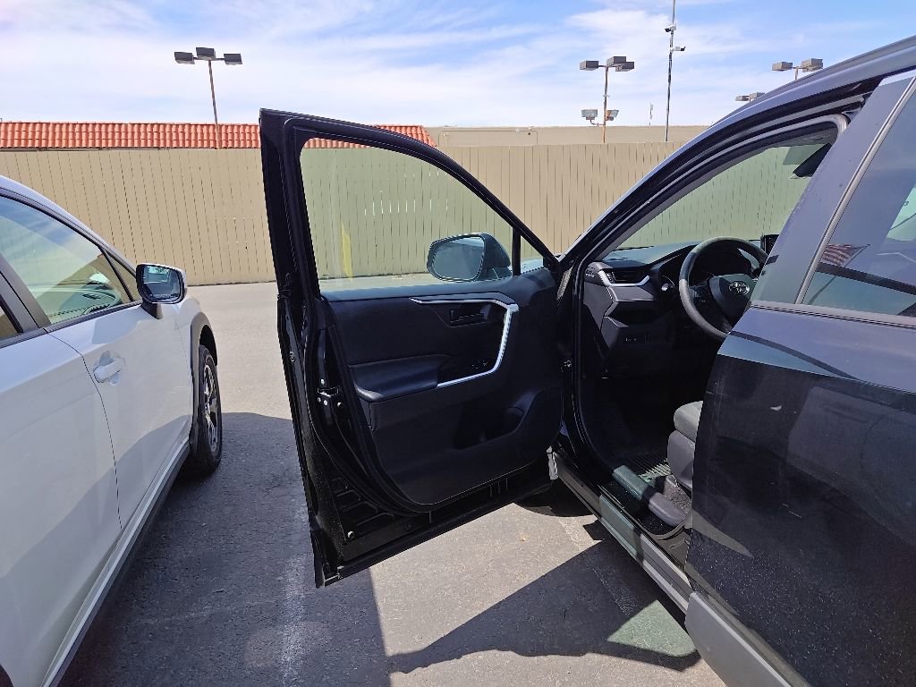 Used 2022 Toyota RAV4 LE AWD/4WD image 7