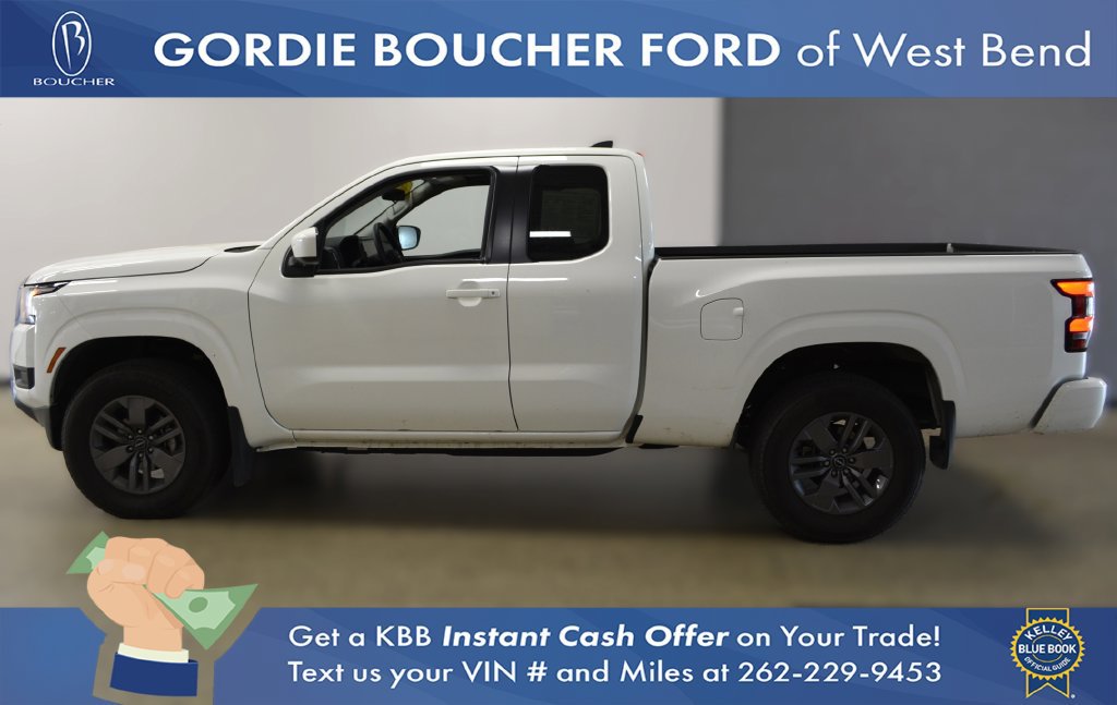 Used 2025 Nissan Frontier SV AWD/4WD image 2