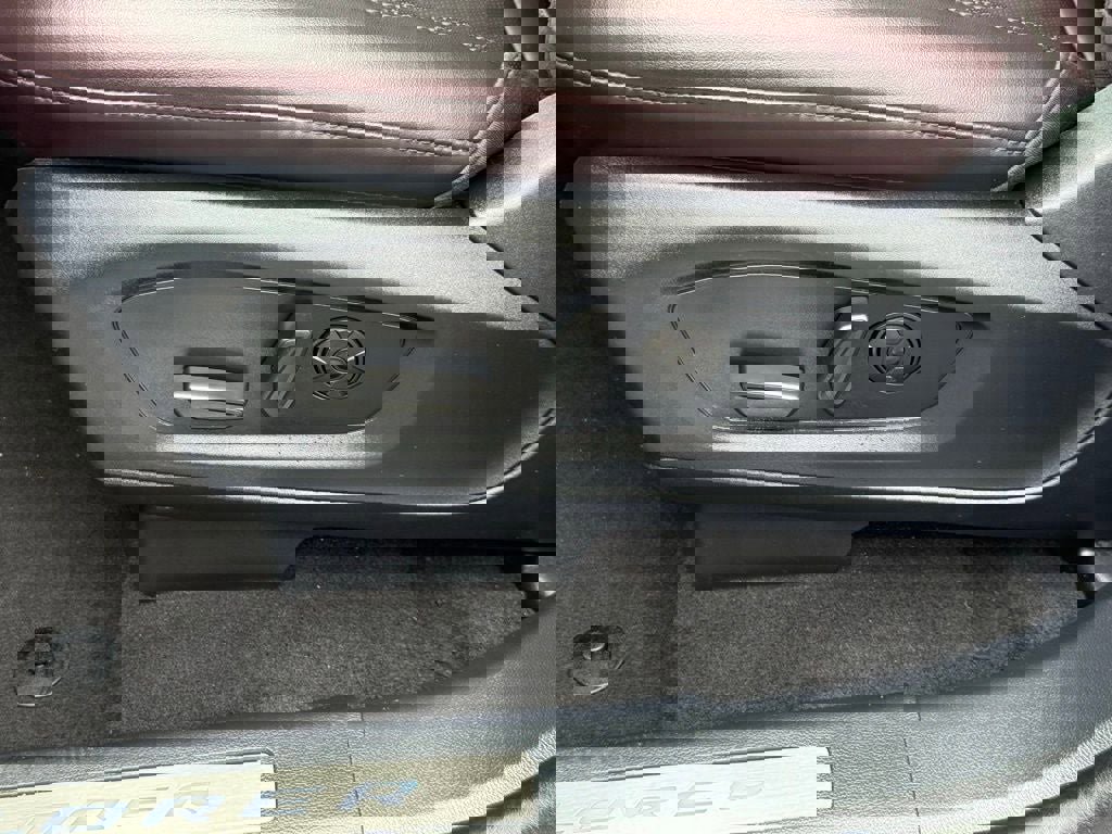 Certified 2025 Ford Explorer Platinum image 22