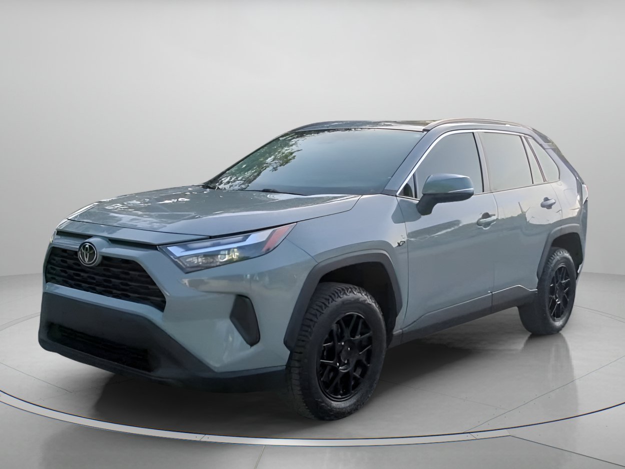 Used 2022 Toyota RAV4 XLE w/ Convenience Package FWD image 12