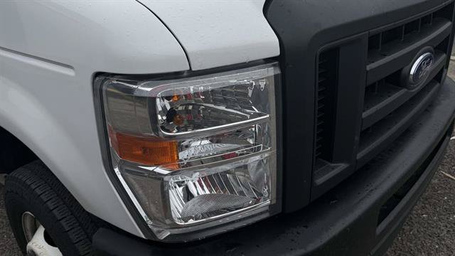 Certified 2024 Ford E-450 and Econoline 450 Super Duty w/ Power Windows & Locks Group RWD image 35