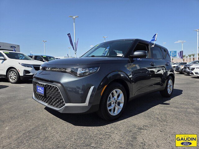 Used 2025 Kia Soul LX w/ LX Technology Package FWD image 3