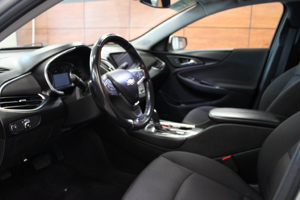 Used 2018 Chevrolet Malibu LT FWD image 16