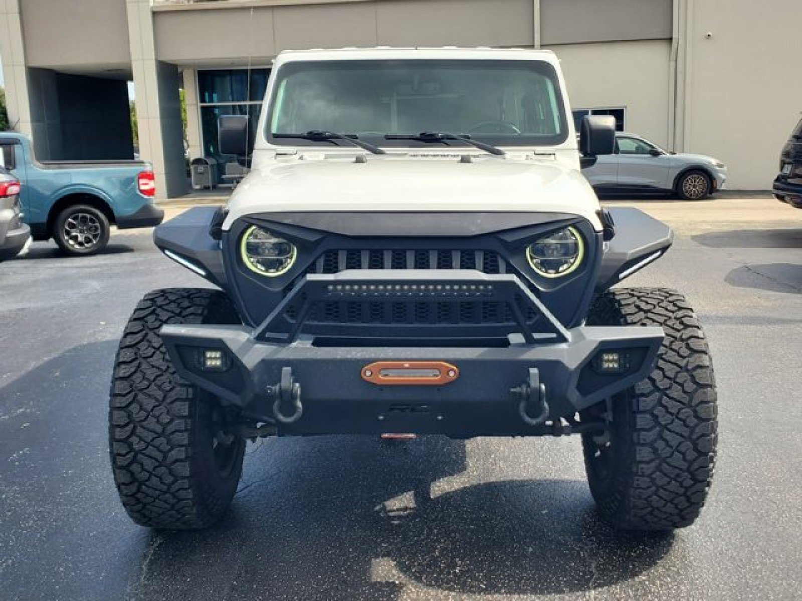 Used 2018 Jeep Wrangler Unlimited Sahara image 2