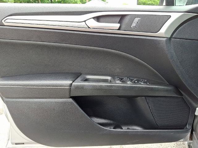 Certified 2020 Ford Fusion SE FWD image 12
