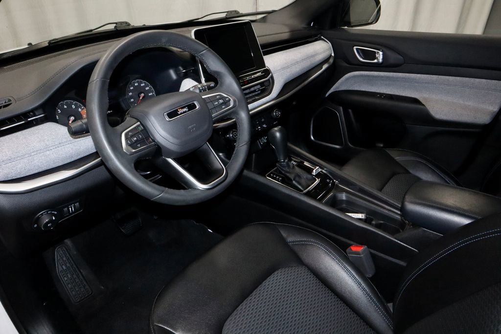 Used 2025 Jeep Compass Latitude AWD/4WD image 24