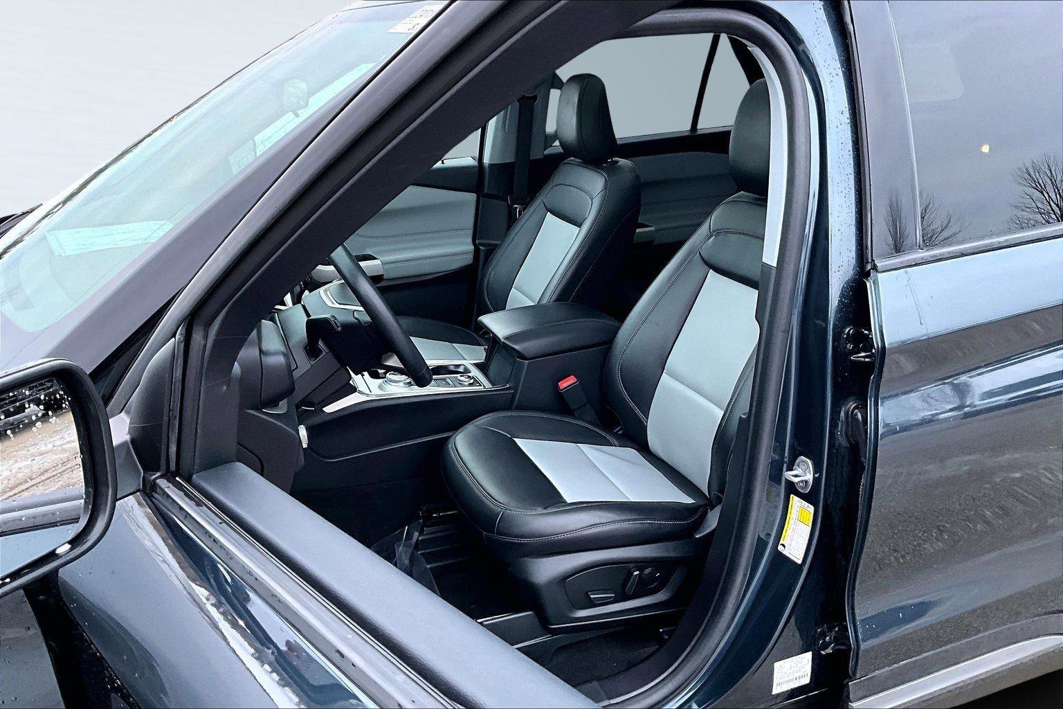 Certified 2022 Ford Explorer XLT w/ Equipment Group 202A image 14