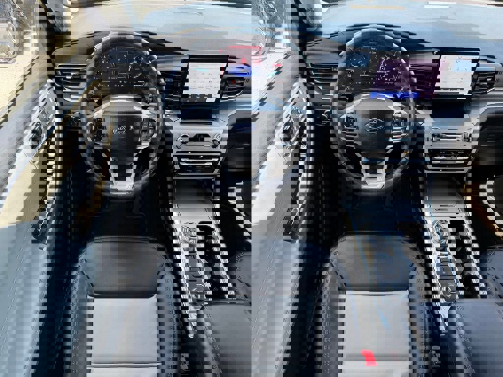 Certified 2022 Ford Explorer XLT w/ Equipment Group 202A image 25