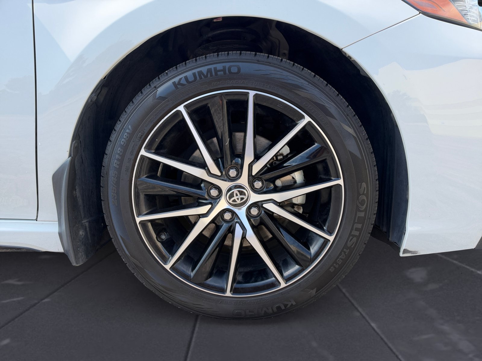 Used 2023 Toyota Camry SE w/ Convenience Package FWD image 14