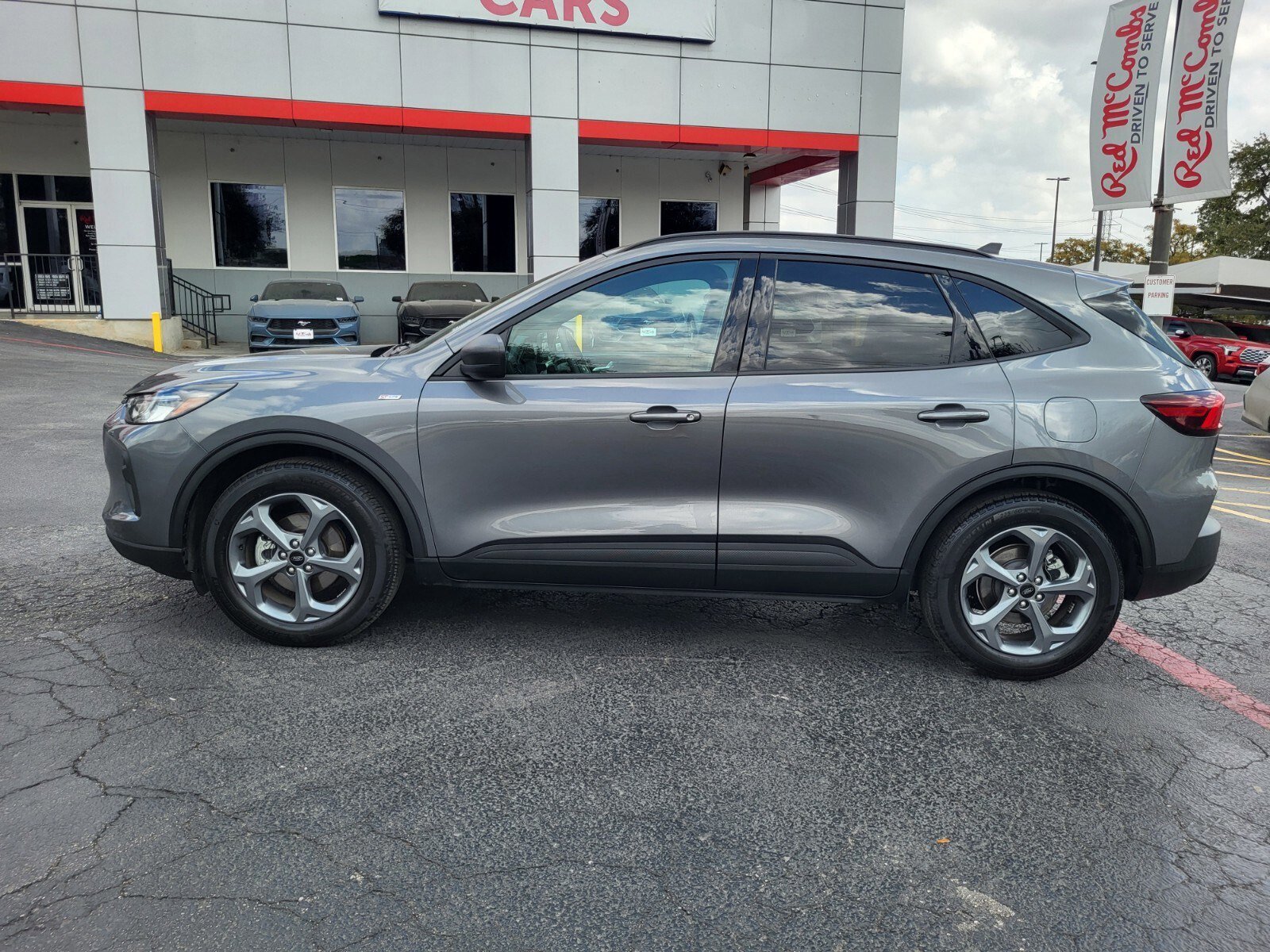 Certified 2025 Ford Escape ST-Line image 6