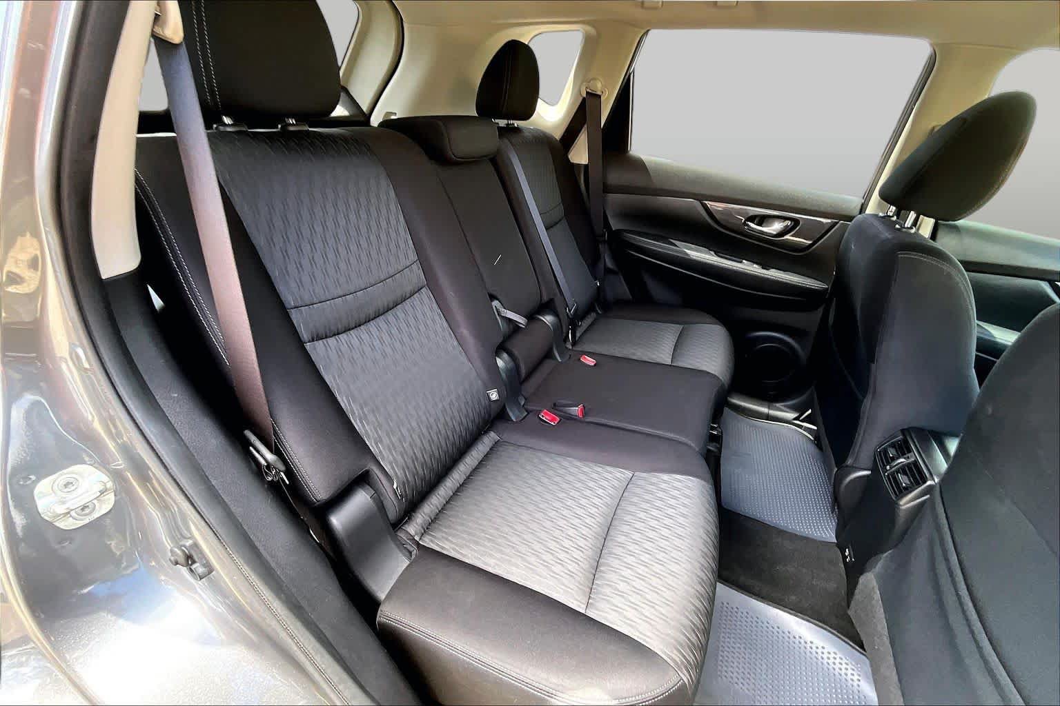 Used 2020 Nissan Rogue SV FWD image 20
