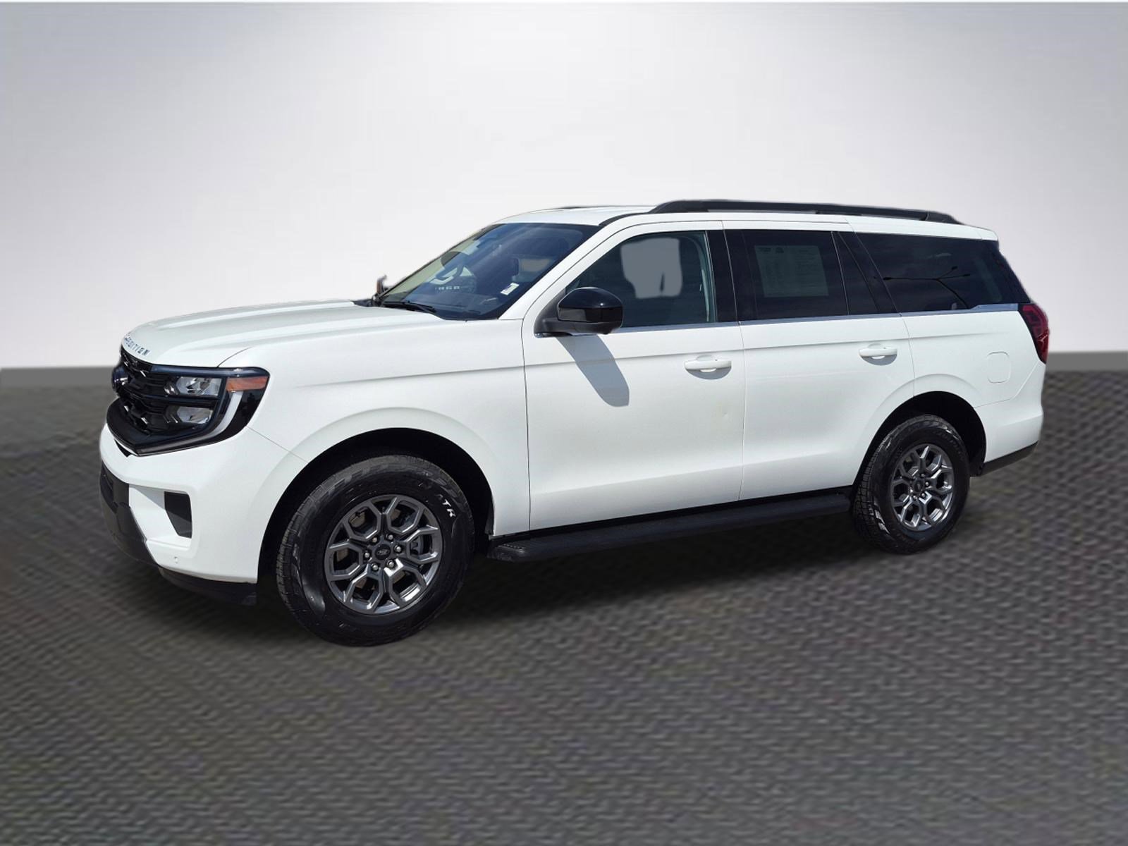 Certified 2025 Ford Expedition Active image 3