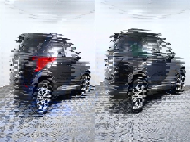 Certified 2023 Ford Explorer XLT w/ Equipment Group 202A image 4