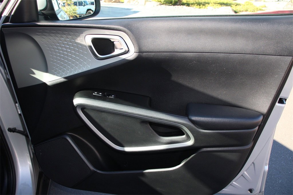 Used 2020 Kia Soul LX image 29