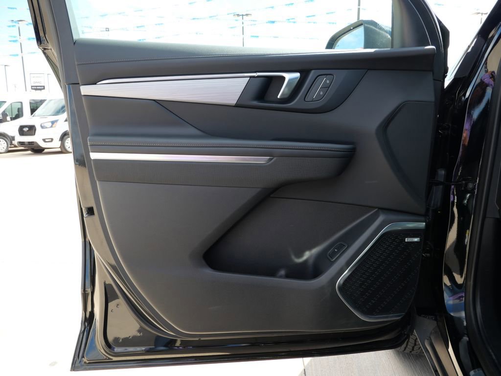 Used 2025 Buick Enclave Preferred image 16