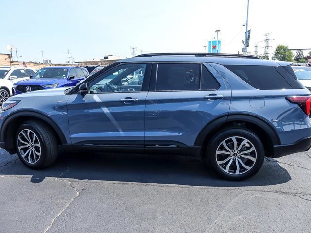 Certified 2025 Ford Explorer ST-Line image 2