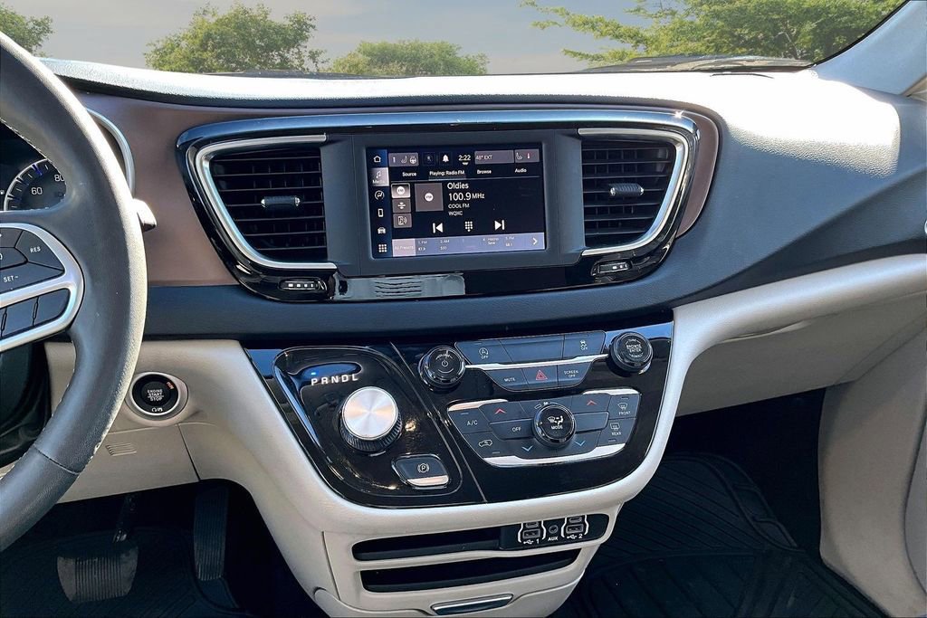 Used 2023 Chrysler Voyager LX image 8