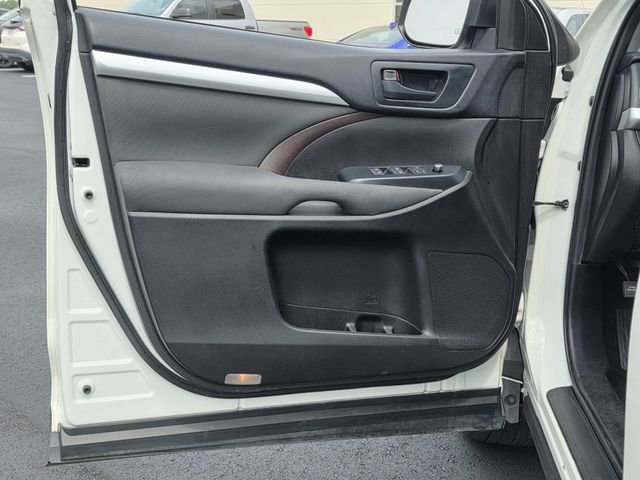 Used 2019 Toyota Highlander LE FWD image 14
