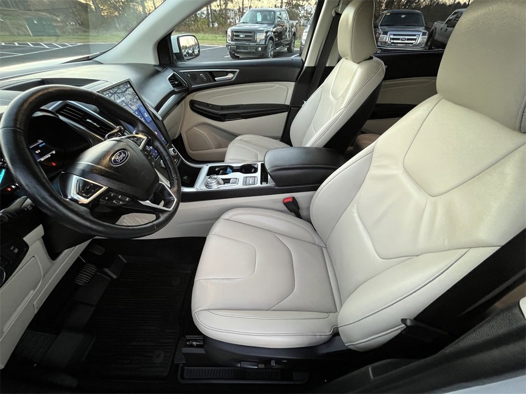 Certified 2022 Ford Edge Titanium w/ Class II Trailer Tow Package image 13