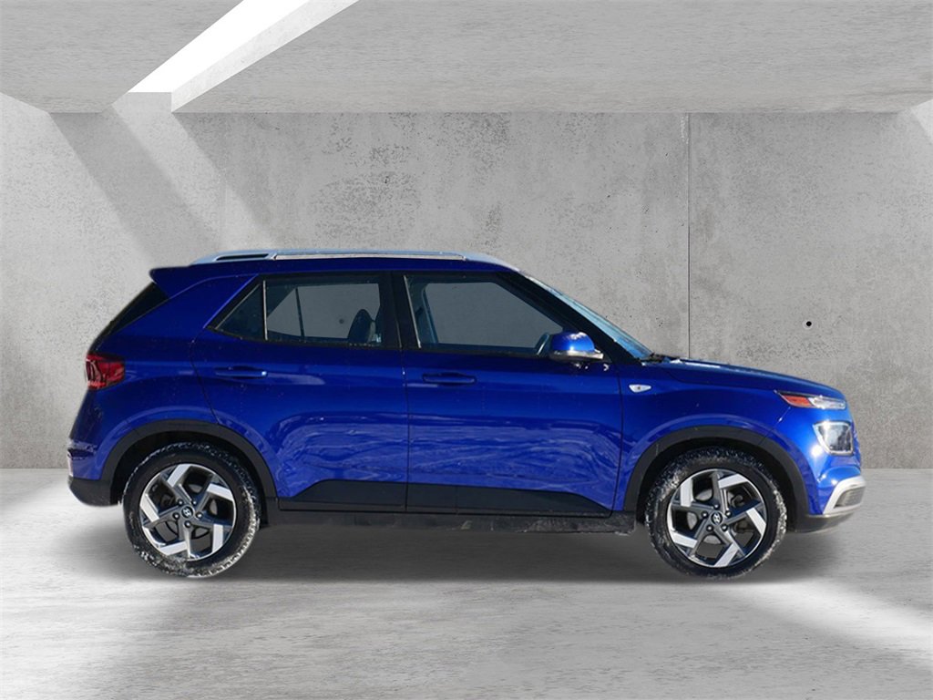 Used 2022 Hyundai Venue SEL image 2