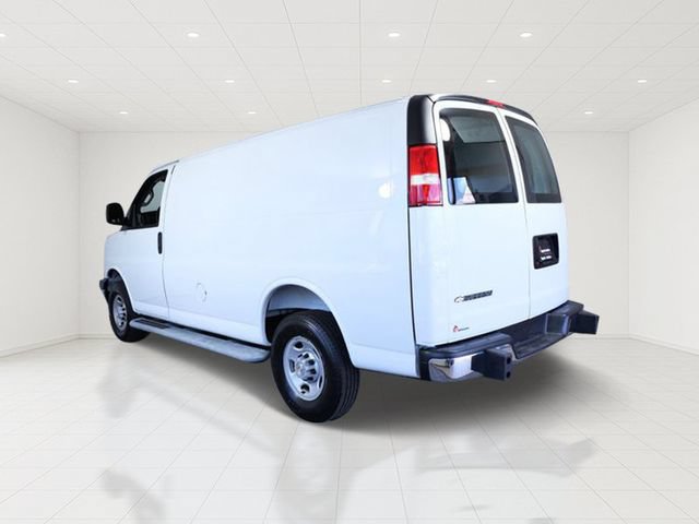 Used 2025 Chevrolet Express 2500 w/ Driver Convenience Package RWD image 4