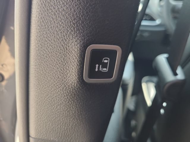 Used 2025 Chrysler Pacifica Limited FWD image 14