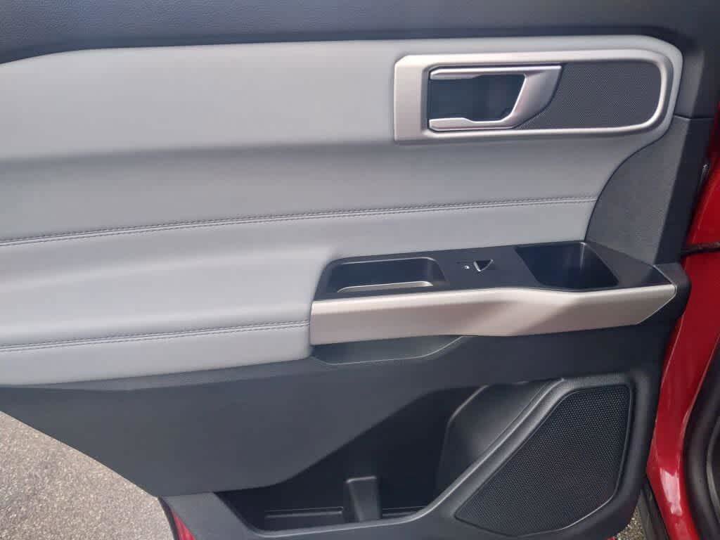 Certified 2023 Ford Explorer XLT w/ Equipment Group 202A AWD/4WD image 15