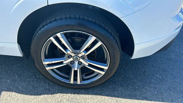 Used 2021 Volvo XC60 T5 Momentum w/ Advanced Package image 6
