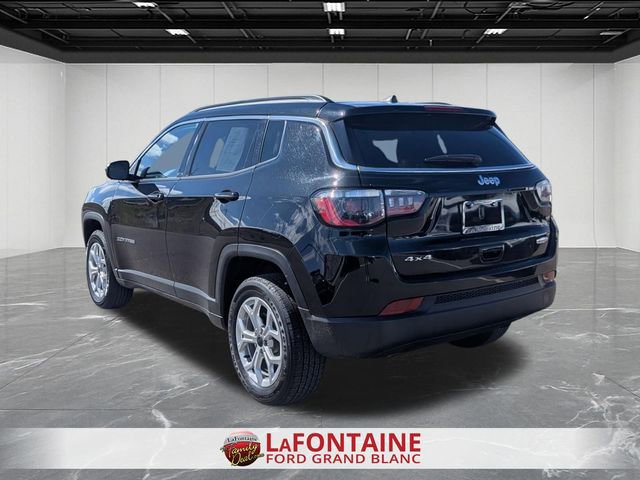 Used 2025 Jeep Compass Latitude w/ Sun & Sound Group AWD/4WD image 3