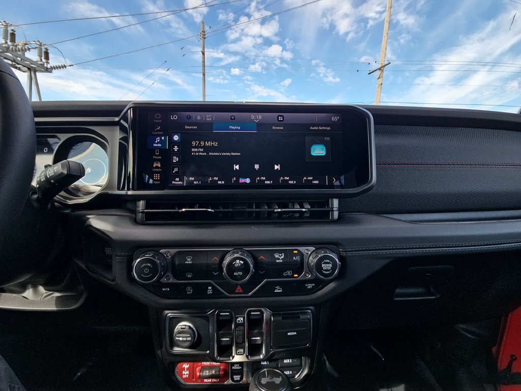 Used 2025 Jeep Wrangler Unlimited Rubicon AWD/4WD image 19