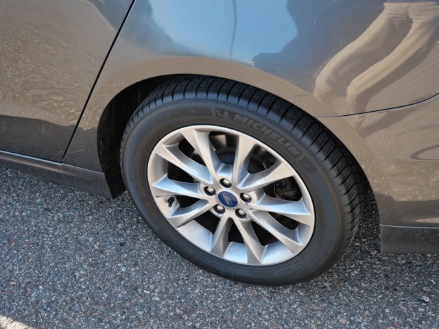 Certified 2017 Ford Fusion SE FWD image 8