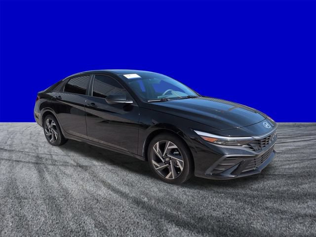 Used 2025 Hyundai Elantra Sport FWD image 2