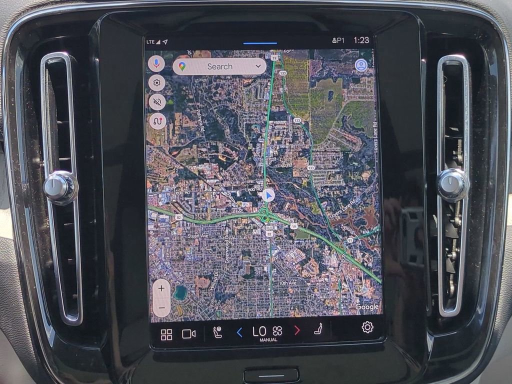 Used 2024 Volvo XC40 B5 Plus w/ Protection Package Premier image 24