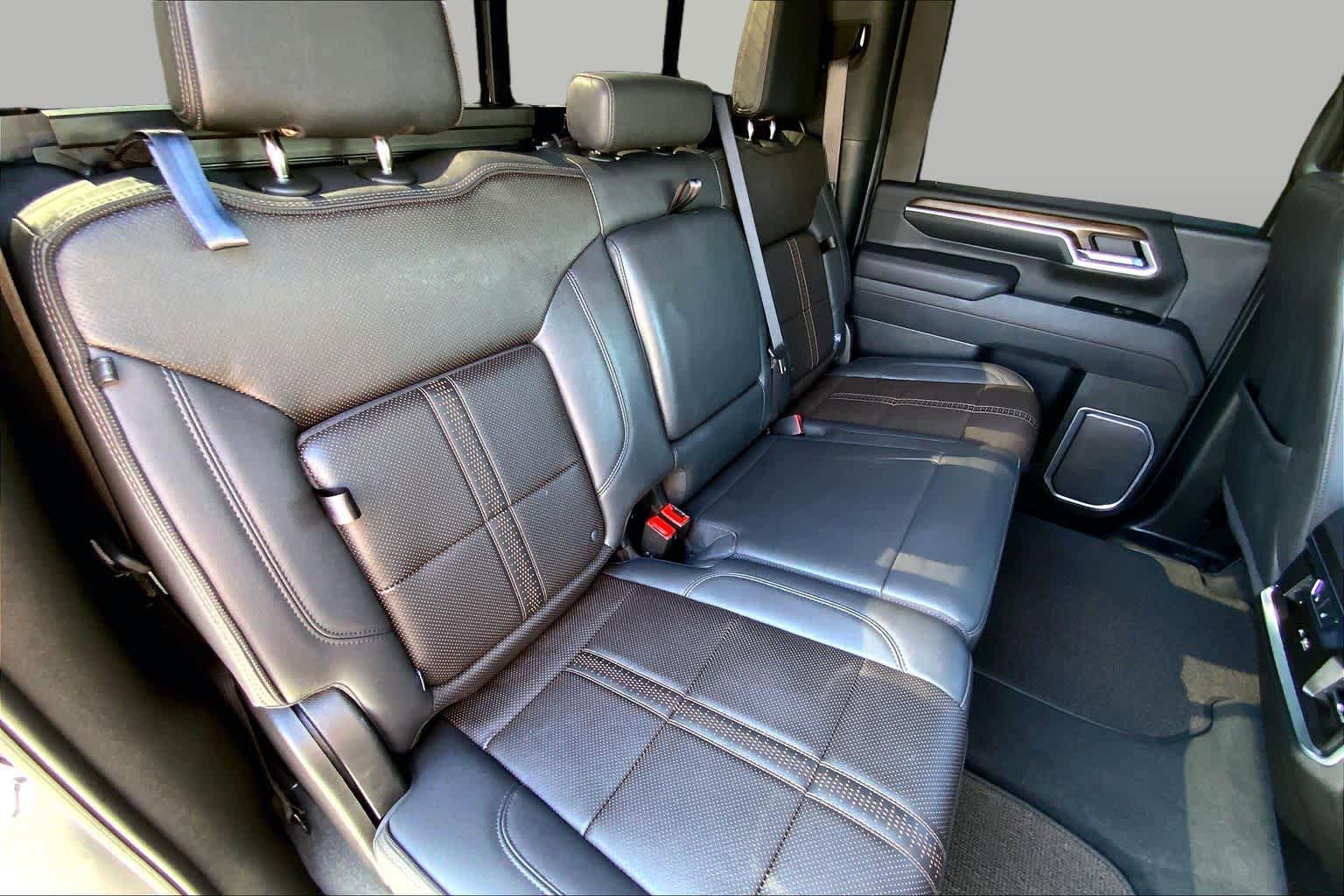 Used 2025 Chevrolet Silverado 2500 High Country w/ Midnight Edition AWD/4WD image 18