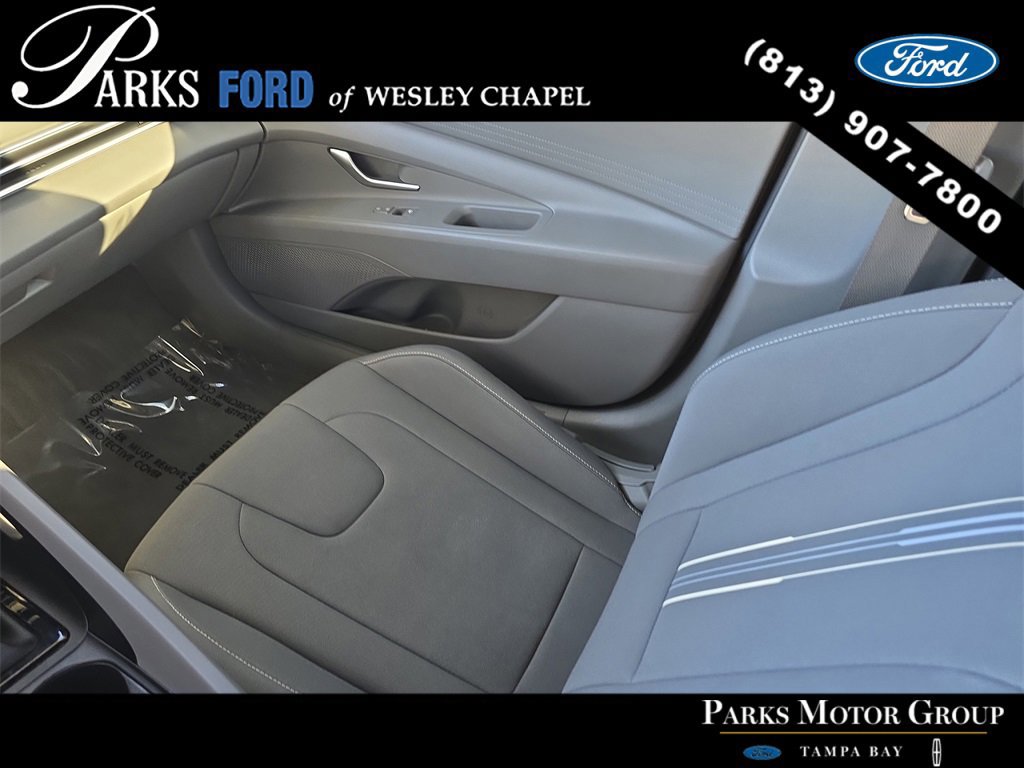 Used 2023 Hyundai Elantra SEL image 12