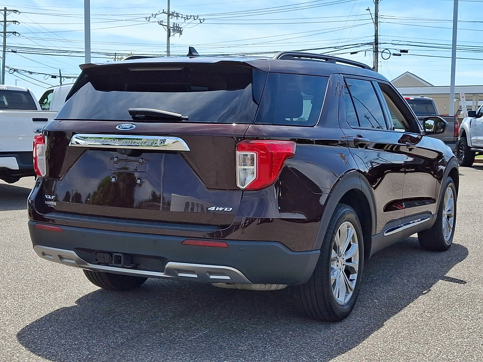 Certified 2023 Ford Explorer XLT w/ Equipment Group 202A AWD/4WD image 9