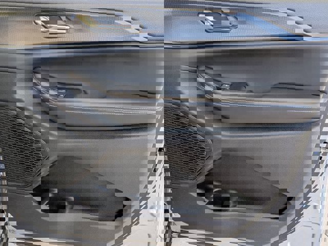 Used 2024 Jeep Grand Cherokee Laredo X image 29