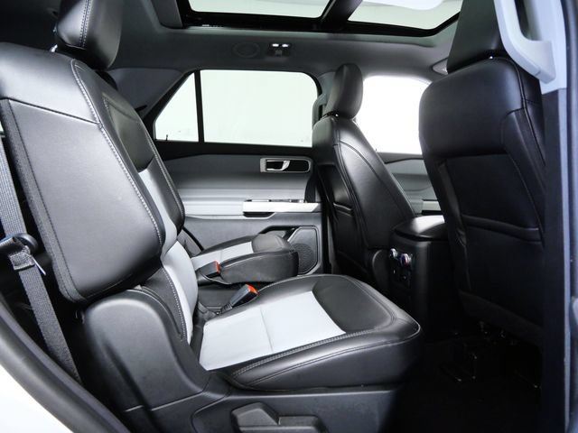 Certified 2022 Ford Explorer XLT w/ Equipment Group 202A AWD/4WD image 12