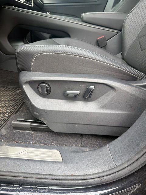 Used 2024 Volkswagen Atlas Cross Sport SE AWD/4WD image 12