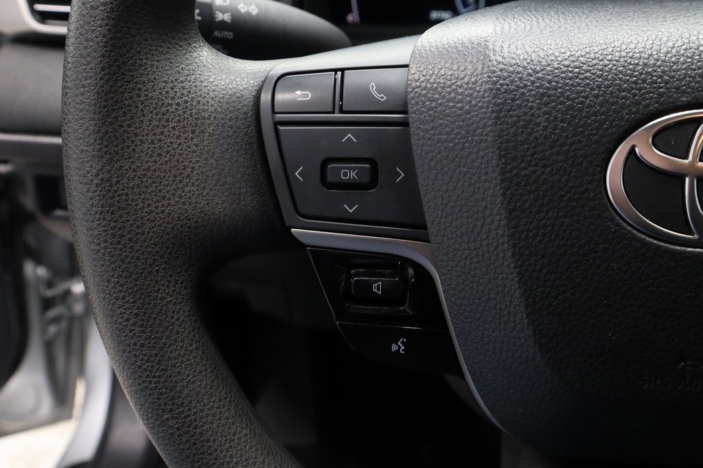 Used 2025 Toyota Camry LE image 27