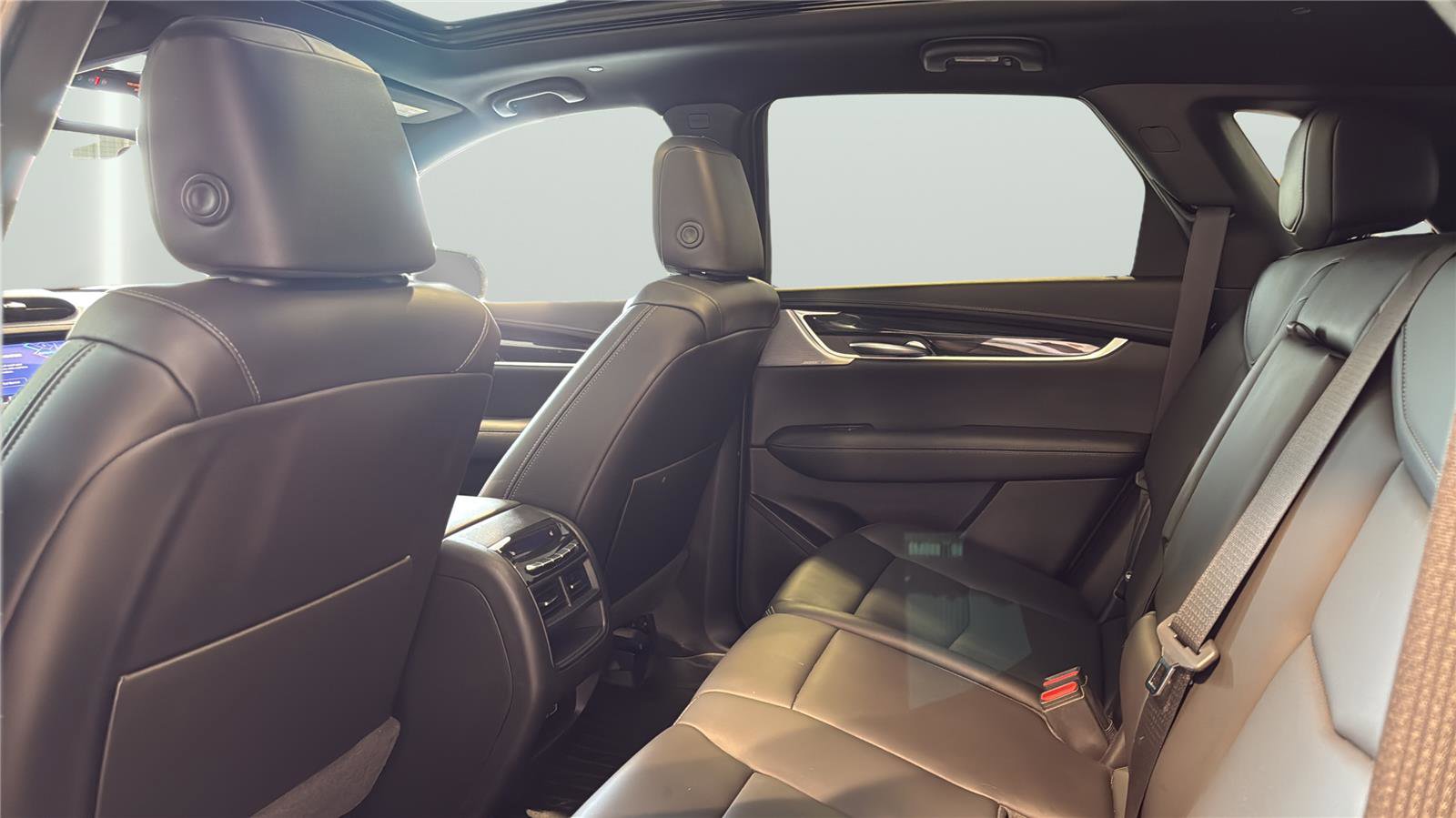 Used 2023 Cadillac XT5 Premium Luxury w/ Technology Package AWD/4WD image 18
