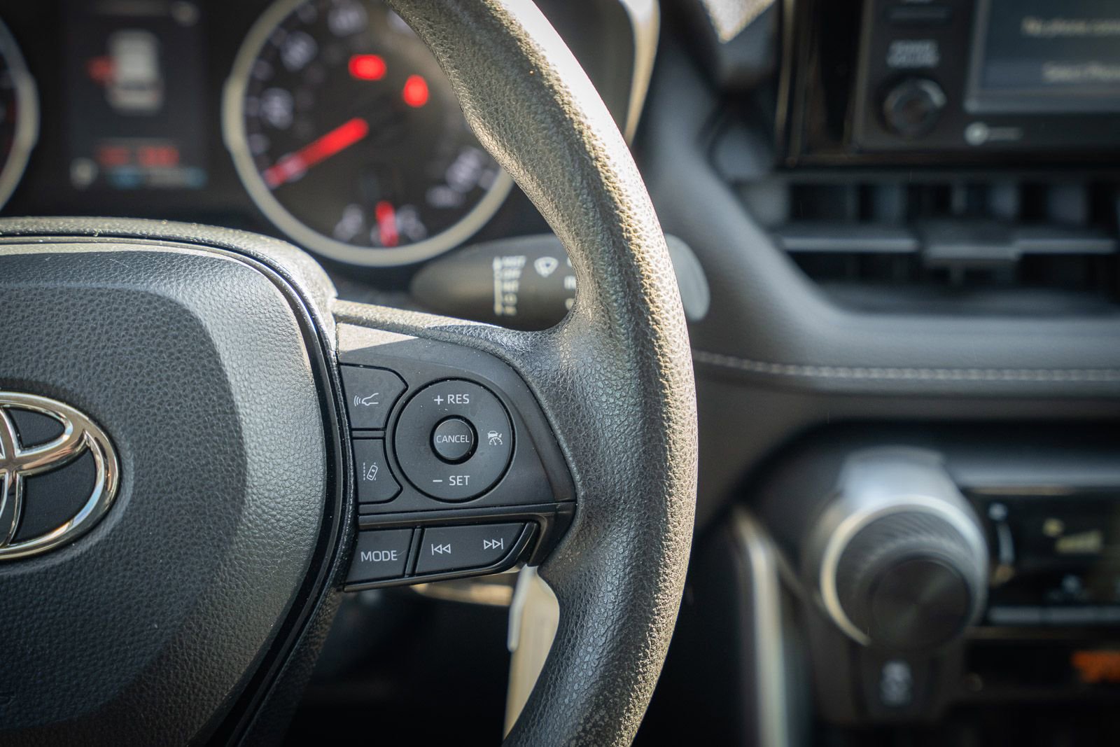 Used 2020 Toyota RAV4 LE FWD image 28