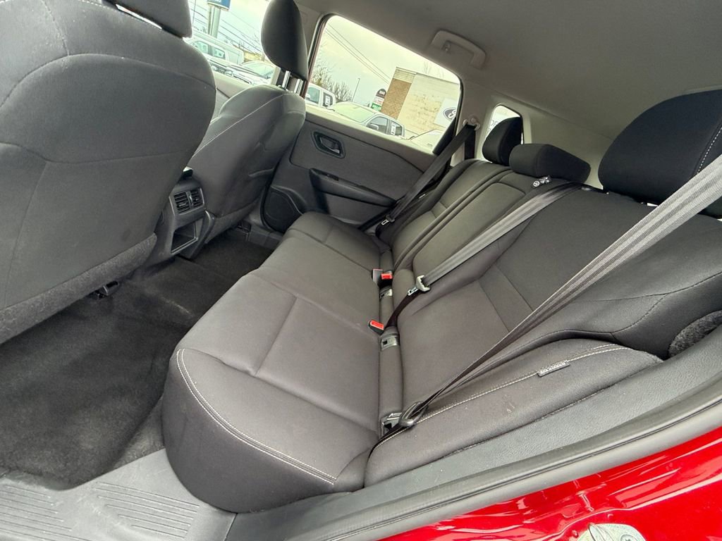 Used 2023 Nissan Rogue S image 17