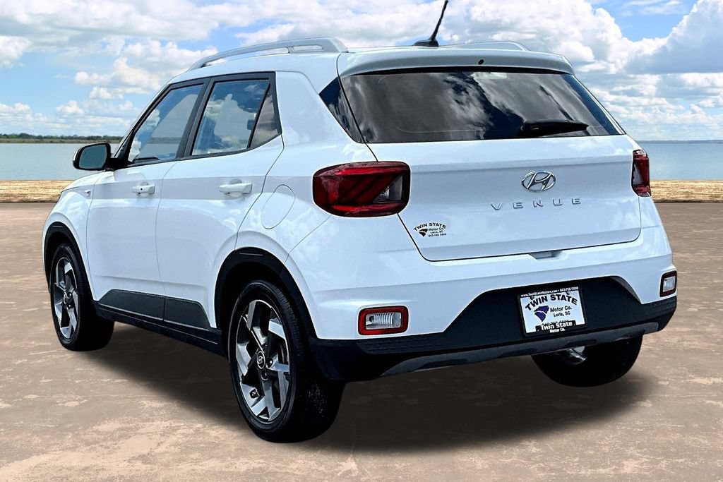 Used 2025 Hyundai Venue SEL FWD image 5