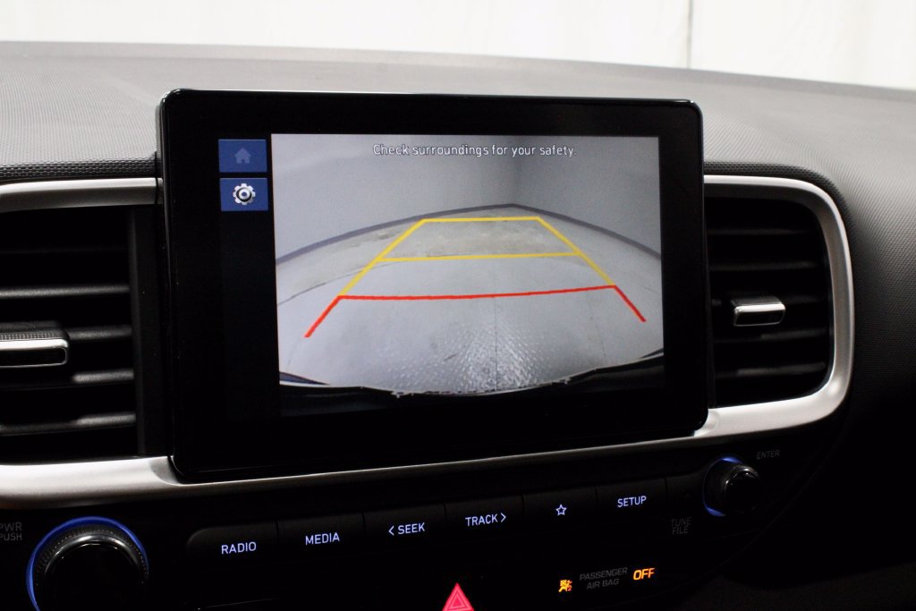 Used 2025 Hyundai Venue SEL FWD image 2