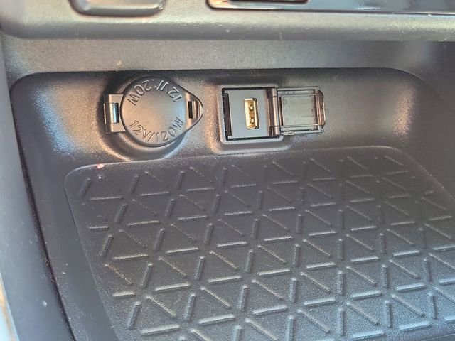 Used 2022 Toyota RAV4 XLE Premium image 11